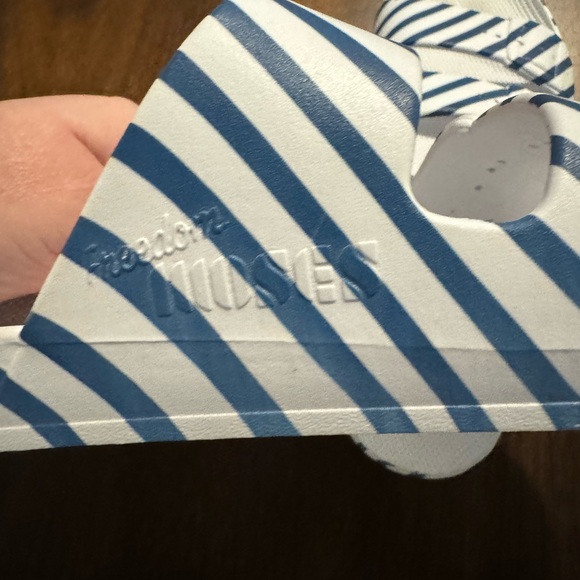 Freedom Moses slides size 39/40 EUC - Picture 2 of 3